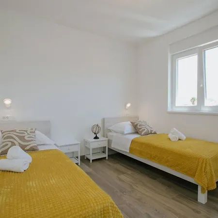 Spacious Luxury Apartment Trogir