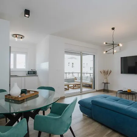 Spacious Luxury Apartment