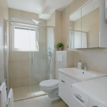 Spacious Luxury Apartment *