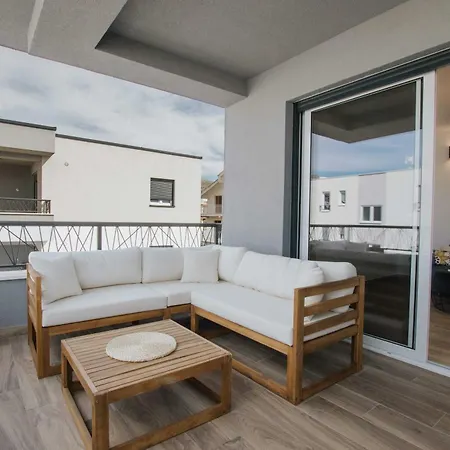 Spacious Luxury Apartment Trogir