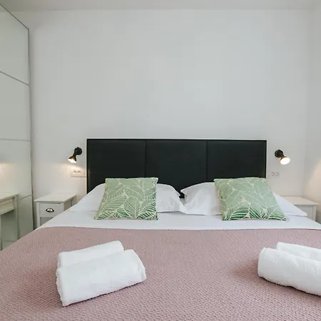Spacious Luxury Apartment Trogir