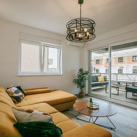 Spacious Luxury Apartment