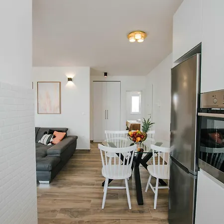 Spacious Luxury Apartment *