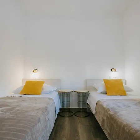 Spacious Luxury Apartment *