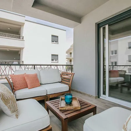 Spacious Luxury Apartment *