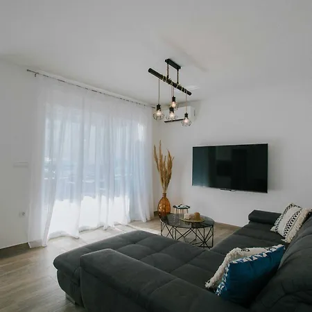Spacious Luxury Apartment *